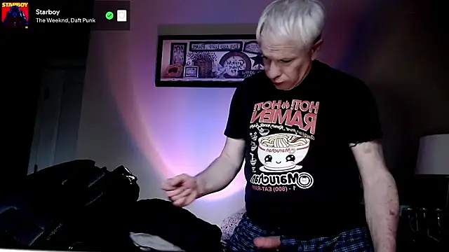 Snapshot of Snarfle82 chatting on 11-06-25, 05:36 Snarfle82 online show from 11-06-25, 05:36