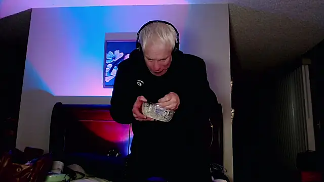 Snapshot of Snarfle82 chatting on 11-13-25, 01:10 Snarfle82 online show from 11-13-25, 01:10