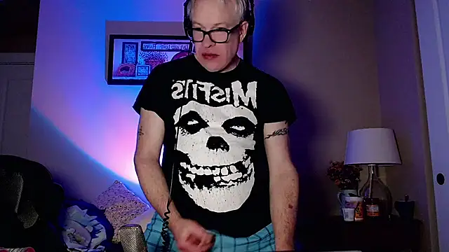 Snapshot of Snarfle82 chatting on 11-23-25, 02:17 Snarfle82 online show from 11-23-25, 02:17