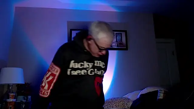 Snapshot of Snarfle82 chatting on 11-27-25, 08:38 Snarfle82 online show from 11-27-25, 08:38