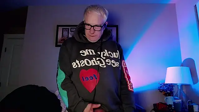 Snapshot of Snarfle82 chatting on 12-02-25, 12:38 Snarfle82 online show from 12-02-25, 12:38