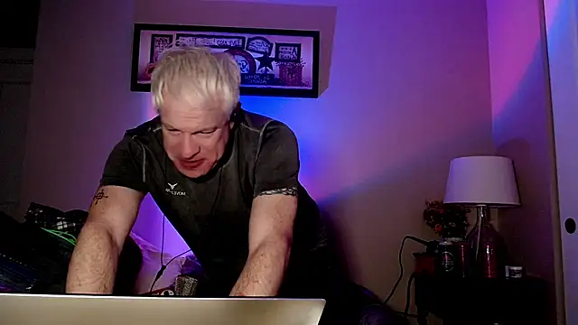 Snapshot of Snarfle82 chatting on 12-15-25, 08:51 Snarfle82 online show from 12-15-25, 08:51