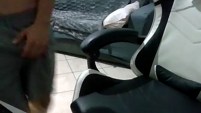 Snapshot of simoninside25 chatting on 09-10-25, 07:03 simoninside25 online show from 09-10-25, 07:03