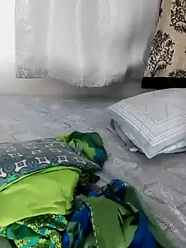 Snapshot of Indian_desi_wife chatting on 12-07-24, 07:32 Indian desi wife online show from 12-07-24, 07:32