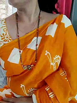 Snapshot of Indian_desi_wife chatting on 01-12-25, 06:06 Indian desi wife online show from 01-12-25, 06:06