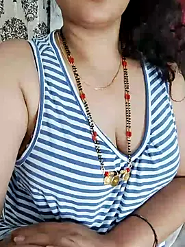 Snapshot of Indian_desi_wife chatting on 01-26-25, 03:59 Indian desi wife online show from 01-26-25, 03:59