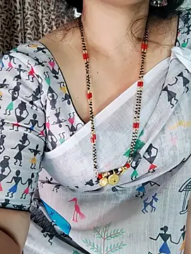 Snapshot of Indian_desi_wife chatting on 03-05-25, 03:40 Indian desi wife online show from 03-05-25, 03:40