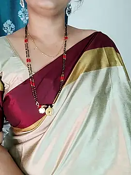 Snapshot of Indian_desi_wife chatting on 09-13-25, 02:55 Indian desi wife online show from 09-13-25, 02:55