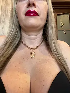 Snapshot of Kittenforyou chatting on 02-19-25, 12:44 Kittenforyou online show from 02-19-25, 12:44