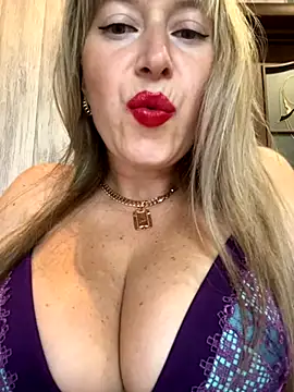 Snapshot of Kittenforyou chatting on 10-23-25, 11:31 Kittenforyou online show from 10-23-25, 11:31