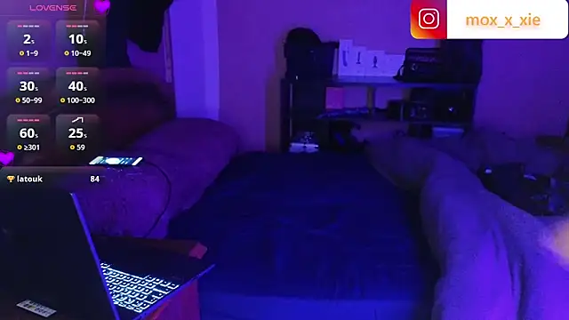 Moxxxie online show from 04-25-26, 03:09