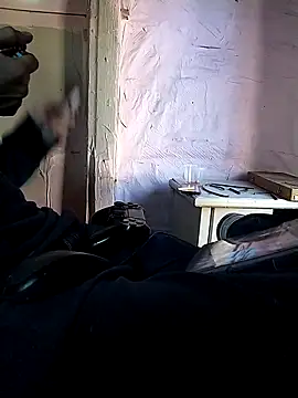 Snapshot of Wero4200 chatting on 10-27-25, 03:27 Wero4200 online show from 10-27-25, 03:27