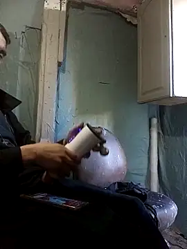 Snapshot of Wero4200 chatting on 12-04-25, 10:29 Wero4200 online show from 12-04-25, 10:29