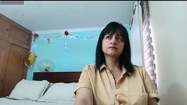 ISABEEL SOFIA01 online show from 07-15-26, 12:43