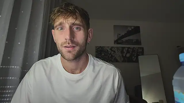 Snapshot of lukegunn chatting on 02-04-26, 11:42 lukegunn online show from 02-04-26, 11:42