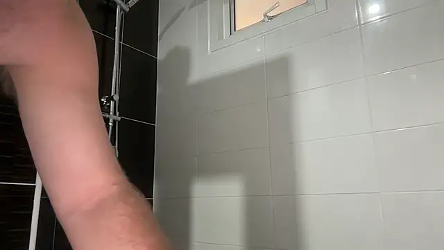 Snapshot of lukegunn chatting on 03-01-26, 01:07 lukegunn online show from 03-01-26, 01:07