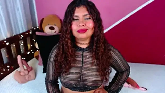 Queenamazon1 online show from 04-25-26, 03:20