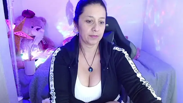 Snapshot of camilalatti chatting on 03-29-26, 01:38 camilalatti online show from 03-29-26, 01:38