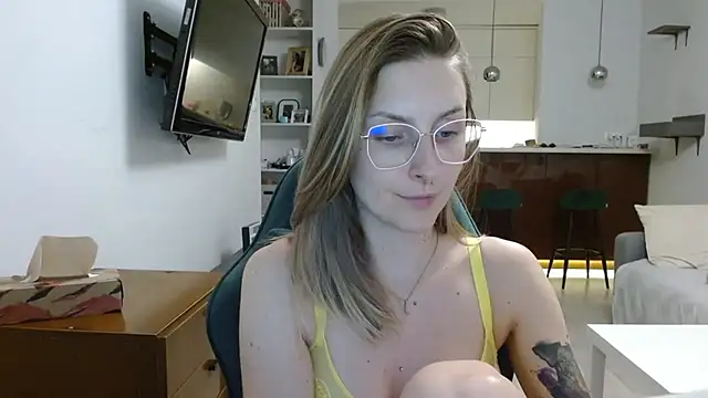 Snapshot of illusorycat chatting on 09-18-25, 07:38 illusorycat online show from 09-18-25, 07:38