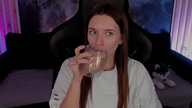 Snapshot of JennyDens chatting on 12-04-24, 06:00 JennyDens online show from 12-04-24, 06:00