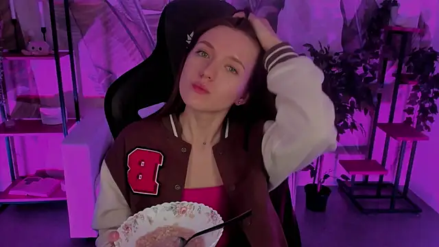 Snapshot of JennyDens chatting on 12-21-24, 05:58 JennyDens online show from 12-21-24, 05:58