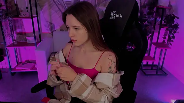 Snapshot of JennyDens chatting on 12-23-24, 05:39 JennyDens online show from 12-23-24, 05:39