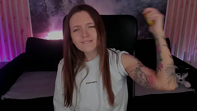 Snapshot of JennyDens chatting on 01-10-25, 03:39 JennyDens online show from 01-10-25, 03:39