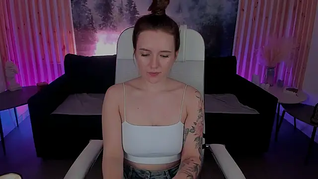 Snapshot of JennyDens chatting on 02-10-25, 08:53 JennyDens online show from 02-10-25, 08:53