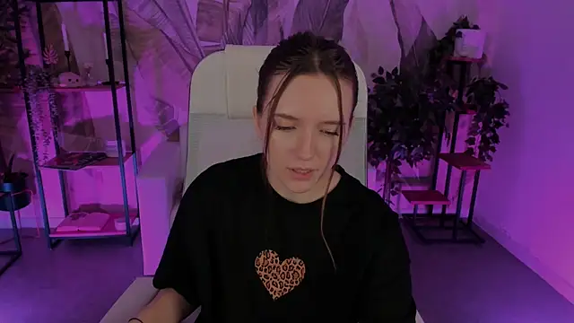 Snapshot of JennyDens chatting on 02-21-25, 05:46 JennyDens online show from 02-21-25, 05:46