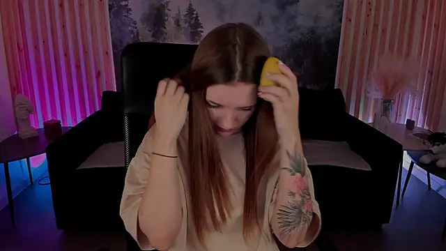 Snapshot of JennyDens chatting on 02-23-25, 05:45 JennyDens online show from 02-23-25, 05:45