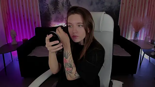 Snapshot of JennyDens chatting on 02-26-25, 02:37 JennyDens online show from 02-26-25, 02:37