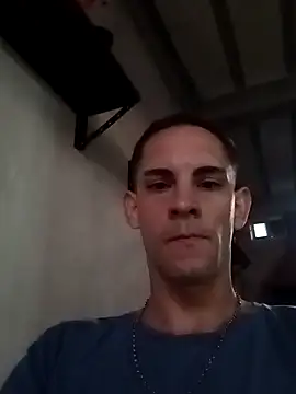 Snapshot of juliannnlp12 chatting on 11-12-25, 10:41 juliannnlp12 online show from 11-12-25, 10:41