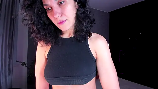 Snapshot of _CurlySue_ chatting on 11-11-25, 04:23 CurlySue online show from 11-11-25, 04:23