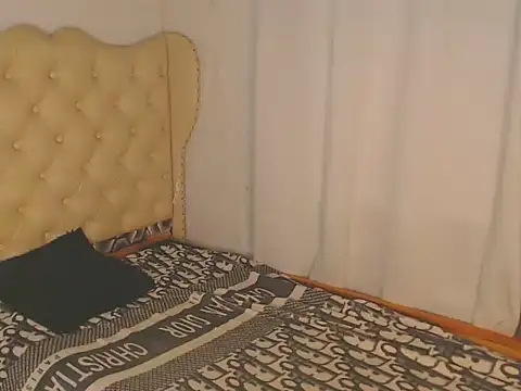 Snapshot of sweet_prettygirl chatting on 12-14-25, 01:00 sweet prettygirl online show from 12-14-25, 01:00