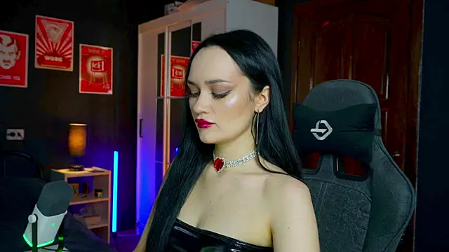 QueenAliss online show from 11-28-25, 03:42