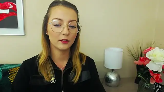 Snapshot of NatalieSexy chatting on 01-30-25, 07:18 NatalieSexy online show from 01-30-25, 07:18
