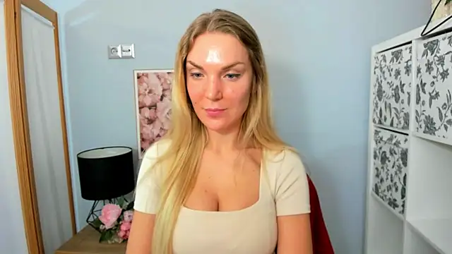 AulloraHoney online show from 02-15-25, 06:23