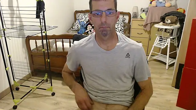 steph19x5 online show from 04-15-26, 07:58