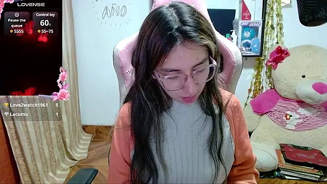 Snapshot of Maggie_Fox3 chatting on 01-15-25, 02:38 Maggie Fox3 online show from 01-15-25, 02:38