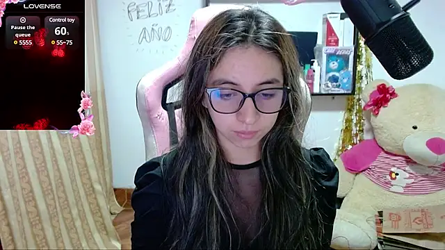 Snapshot of Maggie_Fox3 chatting on 01-20-25, 01:50 Maggie Fox3 online show from 01-20-25, 01:50