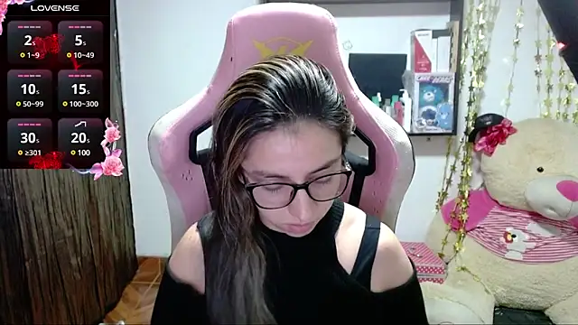 Snapshot of Maggie_Fox3 chatting on 02-06-25, 01:49 Maggie Fox3 online show from 02-06-25, 01:49