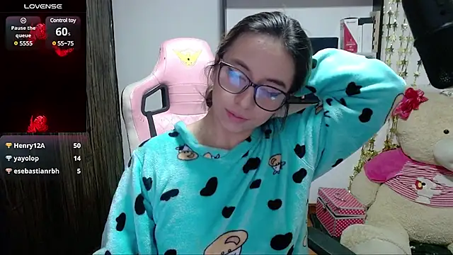 Snapshot of Maggie_Fox3 chatting on 03-12-25, 02:41 Maggie Fox3 online show from 03-12-25, 02:41