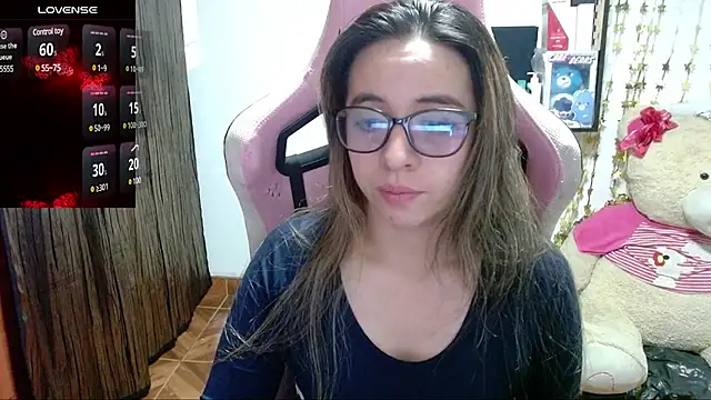 Snapshot of Maggie_Fox3 chatting on 03-23-25, 01:53 Maggie Fox3 online show from 03-23-25, 01:53