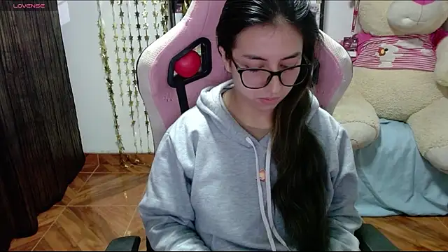 Snapshot of Maggie_Fox3 chatting on 09-15-25, 02:11 Maggie Fox3 online show from 09-15-25, 02:11