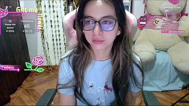 Snapshot of Maggie_Fox3 chatting on 09-21-25, 02:35 Maggie Fox3 online show from 09-21-25, 02:35