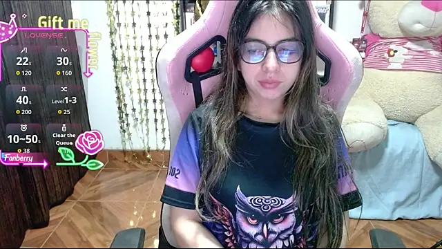 Snapshot of Maggie_Fox3 chatting on 09-28-25, 04:07 Maggie Fox3 online show from 09-28-25, 04:07