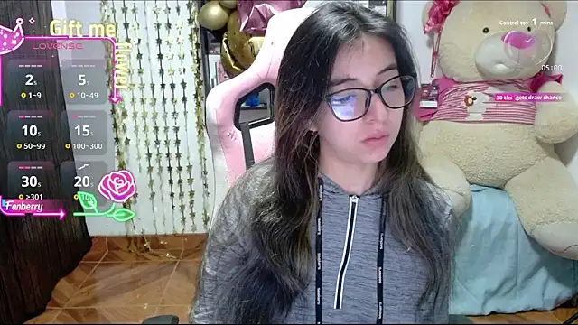 Snapshot of Maggie_Fox3 chatting on 10-07-25, 01:36 Maggie Fox3 online show from 10-07-25, 01:36