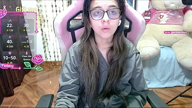 Snapshot of Maggie_Fox3 chatting on 10-10-25, 11:48 Maggie Fox3 online show from 10-10-25, 11:48