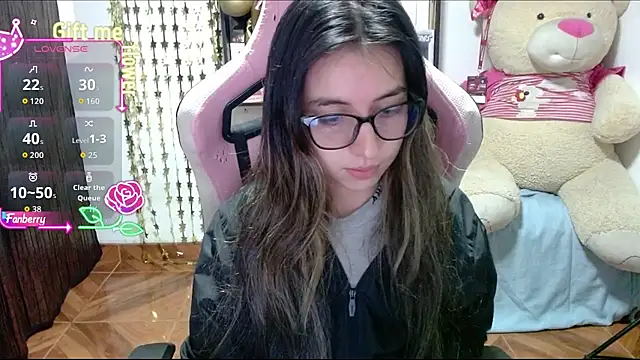 Snapshot of Maggie_Fox3 chatting on 10-12-25, 03:38 Maggie Fox3 online show from 10-12-25, 03:38