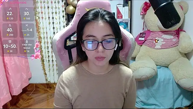 Snapshot of Maggie_Fox3 chatting on 10-20-25, 12:00 Maggie Fox3 online show from 10-20-25, 12:00